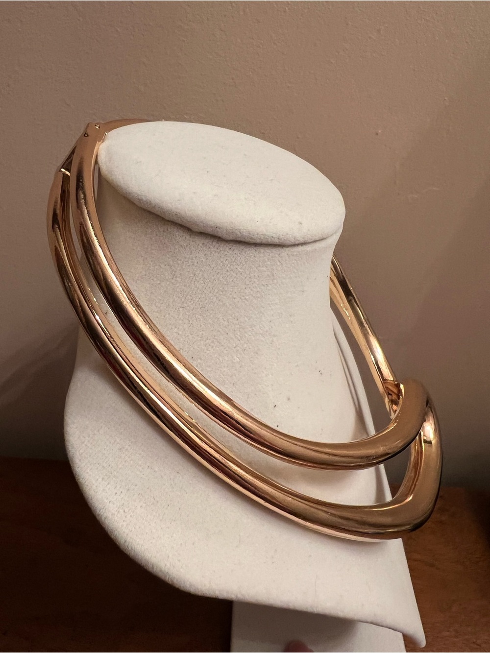 Vintage 90s Sculptural Gold Collar Necklace - Picture 3 of 8
